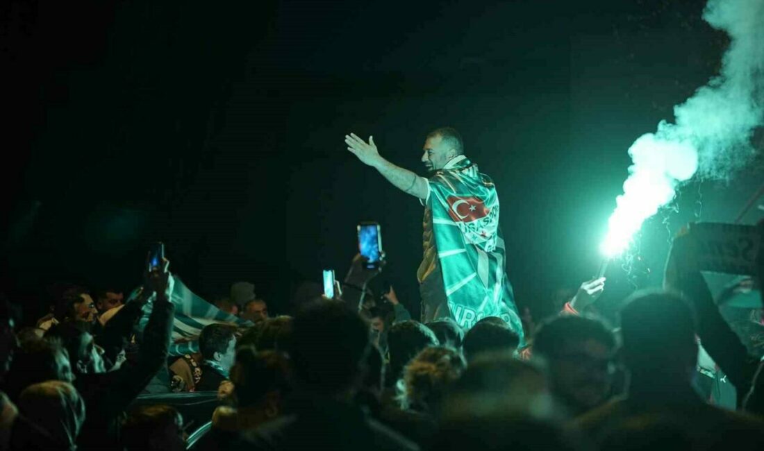 Bursaspor taraftarıyla buluştu Lig bitimine 2 hafta kala şampiyonluğunu ilan eden Bursaspor, Özlüce