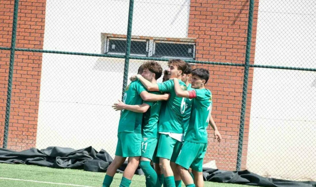 Bursaspor yine şampiyon Bursaspor A Takımı’nın şampiyonluğunu ilan etmesinden sonra U19 takımı da