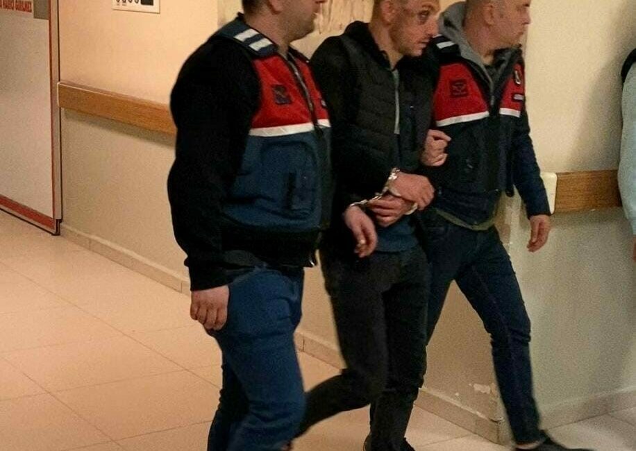 Bursa’nın İnegöl ilçesi Jandarma Komutanlığı ekipleri cezaevi firarisini kıskıvrak yakaladılar.