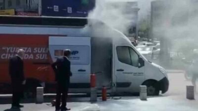 Cumhuriyet Halk Partisi Bursa İl Başkanlığı’na ait seçim aracı, kent