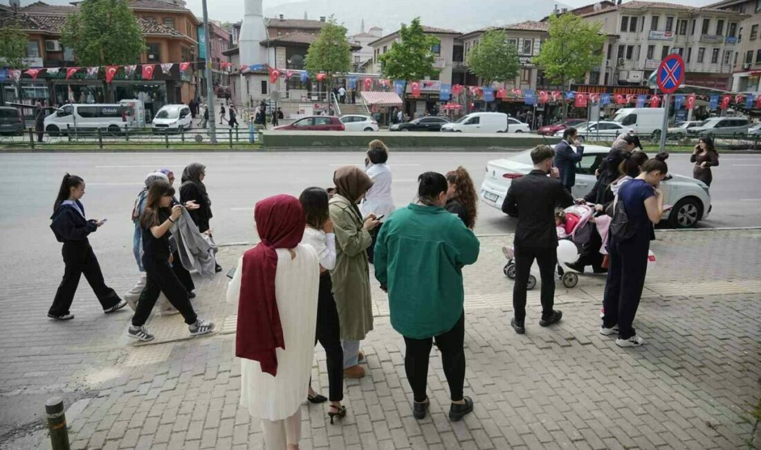 Deprem Bursa’da yoğun hissedildi Marmara Denizi kıyısındaki şehirlerden hissedilen deprem Bursa ve Yalova’da da