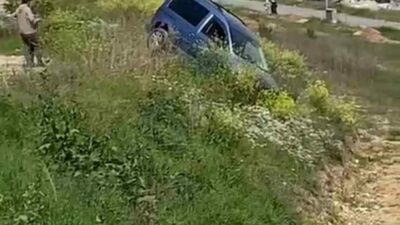 Bursa’da el freni çekilmeyen otomobil, bir süre sonra kendi kendine