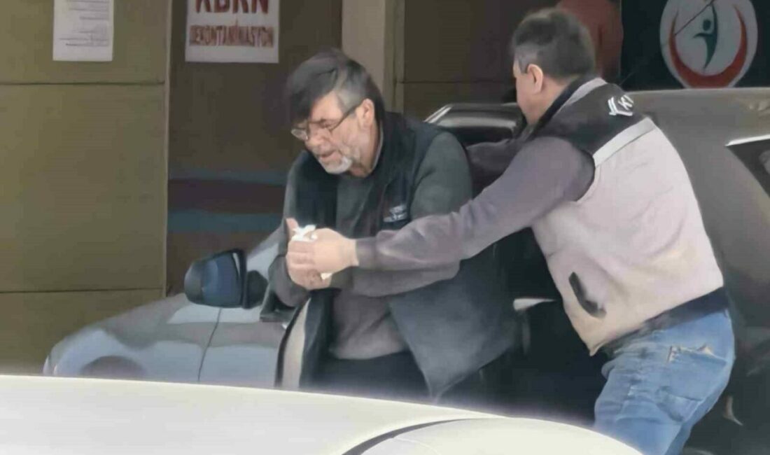 Elini makineye kaptıran işçinin 3 parmağı koptu Bursa’nın İnegöl ilçesinde faaliyet gösteren bir mobilya imalathanesinde meydana gelen