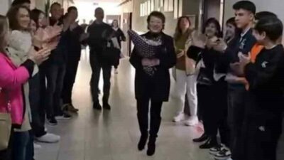 Bursa’nın Nilüfer ilçesinde 30 yıldır görev yapan matematik öğretmeni Güzin