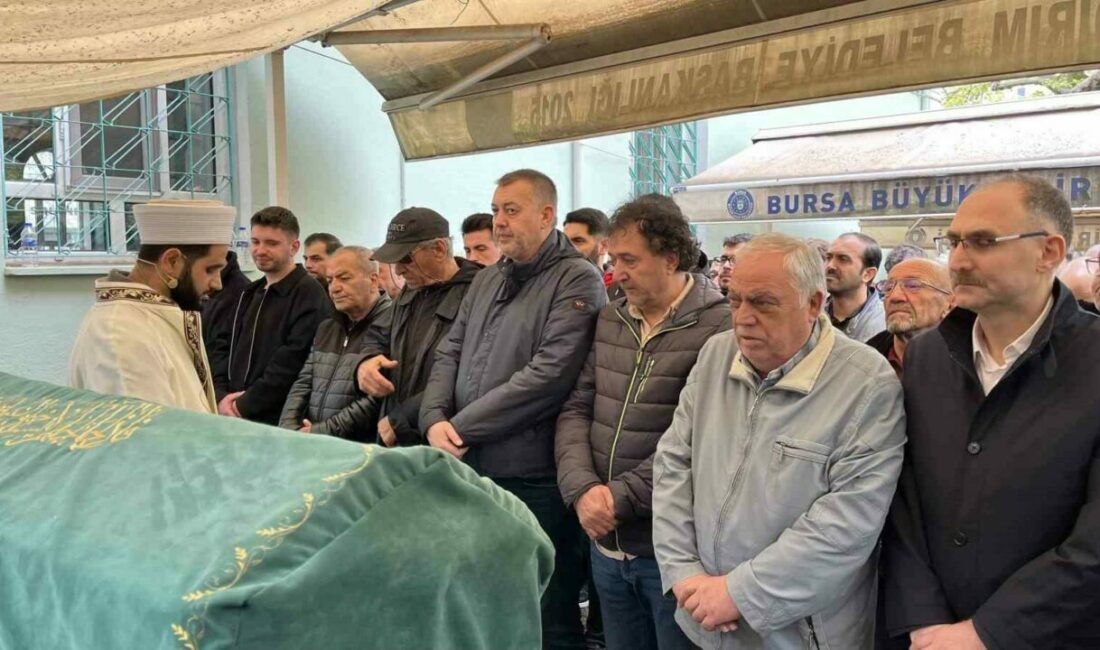 Eşi ve oğlunun yanına defnedildi Uludağ’da yanan otelde can veren Milli kayakçı Berkin ile kayak