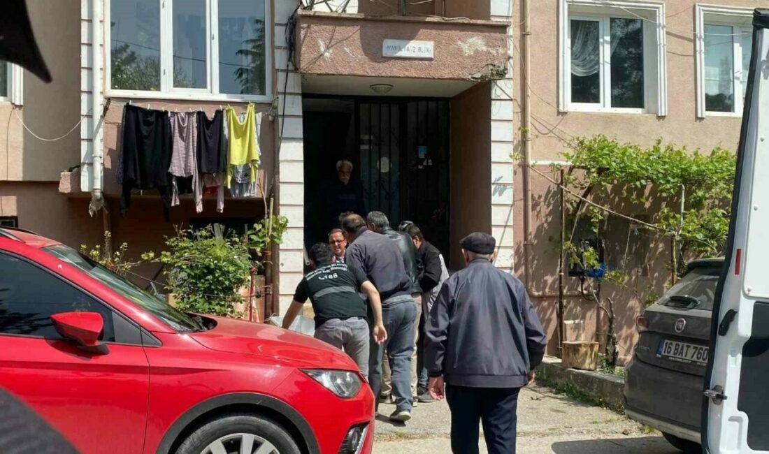 Evinde ölü bulundu Bursa’nın Orhangazi ilçesinde yalnız yaşadığı öğrenilen 55 yaşındaki Ali Gençer,