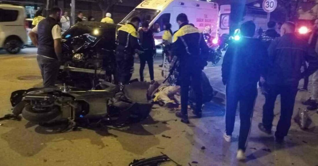 Gemlik’te feci kaza: 1 ağır yaralı Bursa’nın Gemlik ilçesinde otomobil ile motosikletin kafa kafaya çarpıştığı kazada