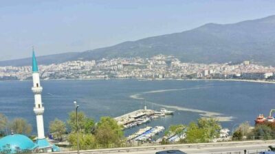 Bursa’nın Gemlik Körfezi’nde görülmeye başlayan müsilaj, başta balıkçılar olmak üzere
