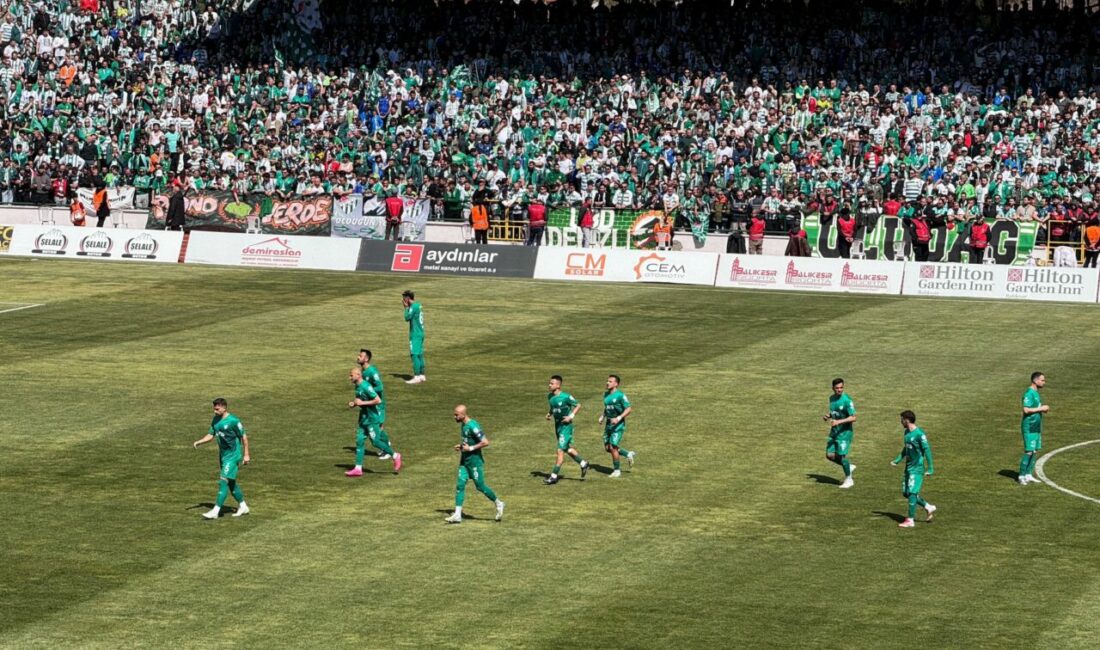 Ve Bursaspor şampiyon Balıkesir Atarik Stadyumu’nda binlerce taraftarının desteğiyle Artvin Hopaspor’u 2-1 yenen