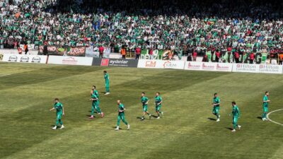 Balıkesir Atarik Stadyumu’nda binlerce taraftarının desteğiyle Artvin Hopaspor’u 2-1 yenen