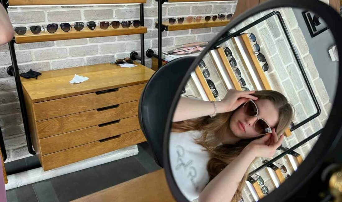 Güneş gözlüğü seçimi sadece bir stil meselesi değil Yaz aylarında genellikle herkesin güneş gözlüğü ihtiyacının arttığını belirten uzmanlar,