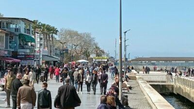 Nisan ayının ilk günlerinde havanın serin olmasına aldırmayıp, havanın güneşli