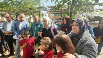 Bursa’nın Mustafakemalpaşa ilçesinde Fevzipaşa Caddesi’nde yol güvenlik tedbirlerinin olmaması sebebiyle