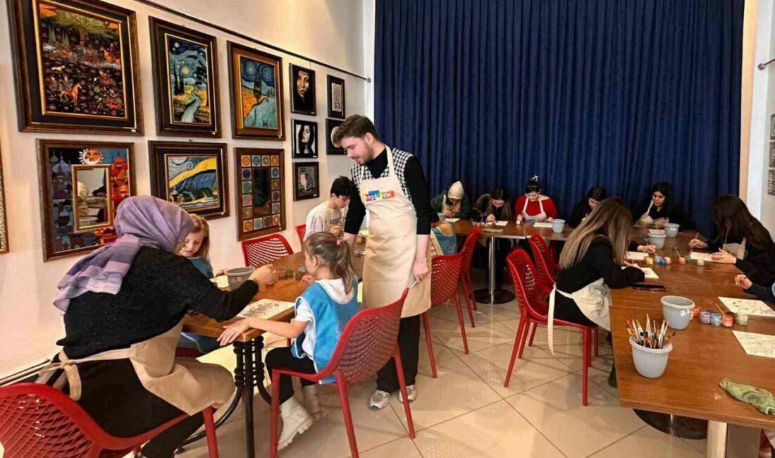 İnegöl AVM’de geleneksel sanatlarda ilham dolu bir deneyim İnegöl AVM, ziyaretçilerine kültürel deneyim yaşatmayı sürdürüyor. ‘Gelenekten Geleceğe Projesi’