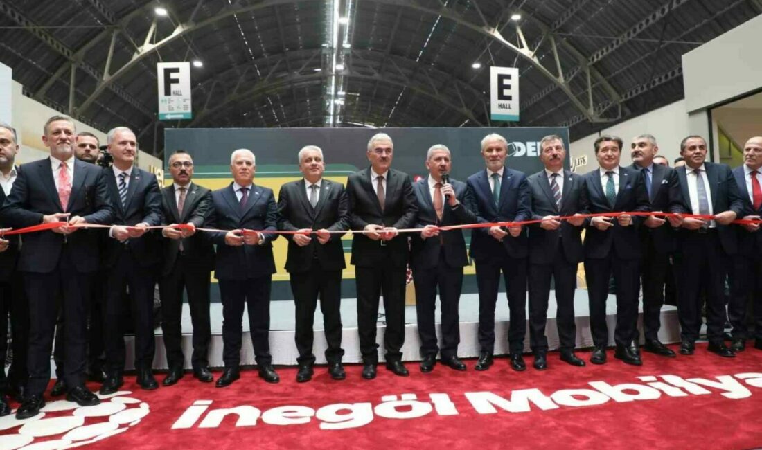 İnegöl’de 52. Mobilya Fuarı başladı Türkiye’nin Mobilya Başkenti İnegöl’de 140 üretici firmanın yer aldığı 52.