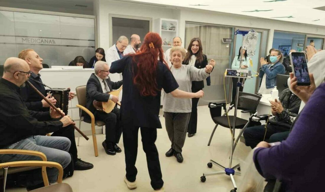 Kanserde tıbbi tedavi kadar motivasyon da önemli Bursa’da kanseri yenen ve kanser ile mücadele eden hastalar, hekimleriyle