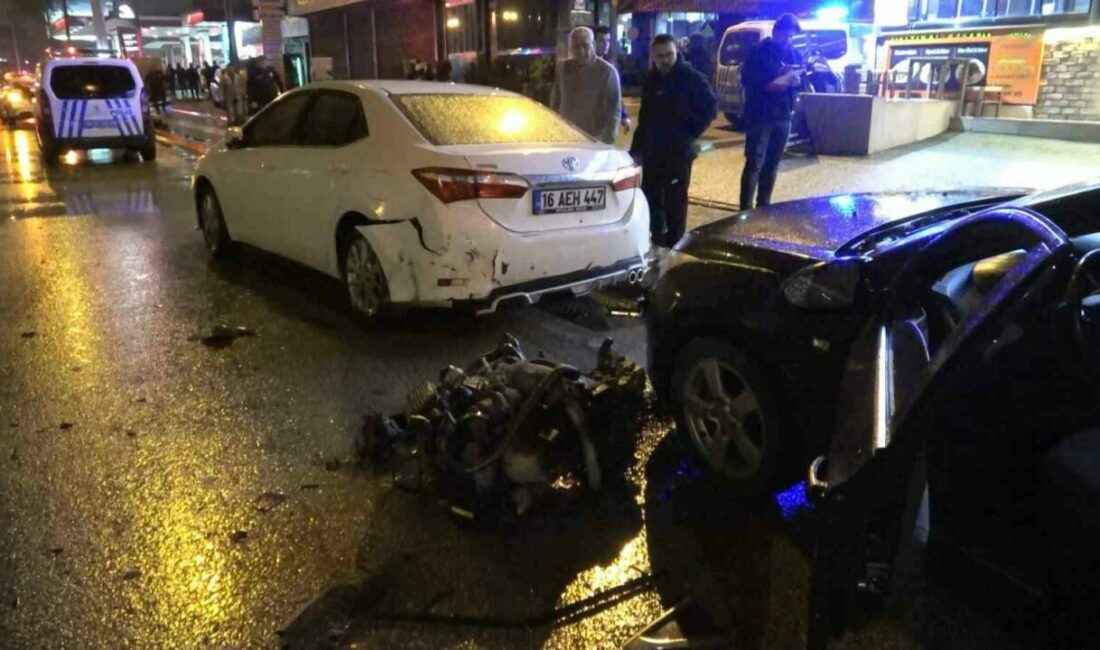 Bursa’nın Yıldırım ilçesinde kazaya müdahale eden polis memuruna kamyonet çarptı.