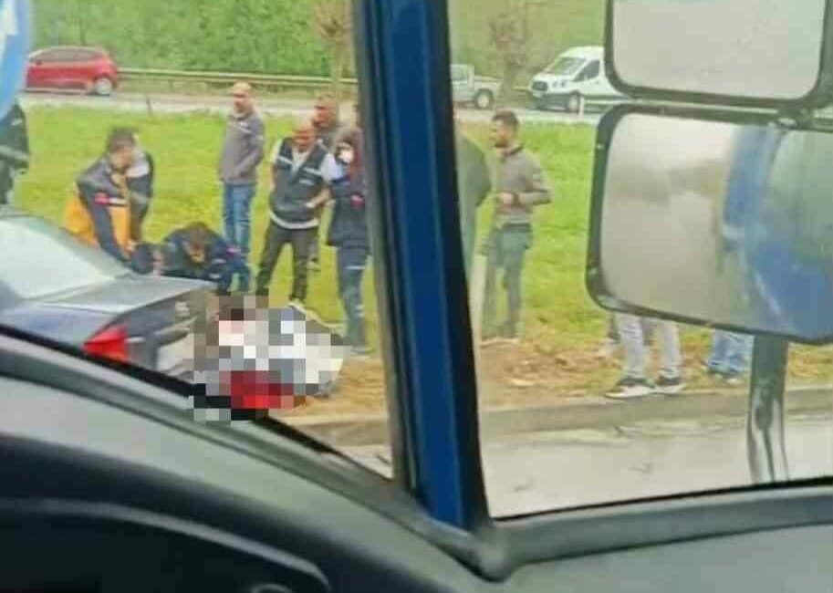 Kestel’de kamyon ile otomobil çarpıştı: 1 ölü Bursa’nın Kestel ilçesi Soğuksu kavşağında kamyon ile otomobil çarpıştı. Yaşanan