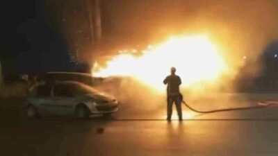 Bursa’da seyyar kokoreç aracı alevlere teslim oldu. O anlar kameraya