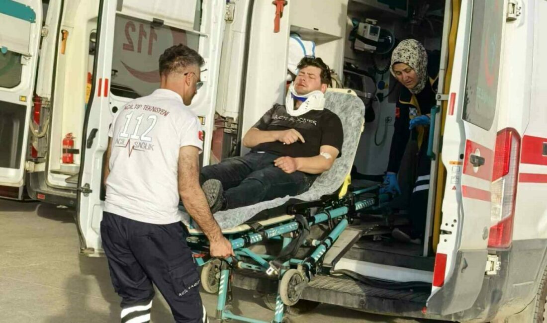 Kontrolden çıkan motosiklet önündeki otomobile çarptı Bursa’nın İnegöl ilçesinde kontrolden çıkan motosiklet, önünde seyreden otomobile çarptı.