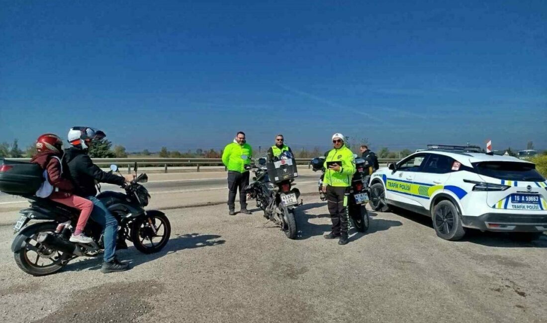 Kurallara uymayan motosikletlilere 52 bin lira ceza Bursa’nın Karacabey ilçesinde kurallara uymayan motosiklet sürücülerine ceza yağdı Karacabey