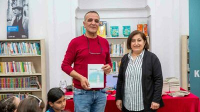 Çocuklara kitap okuma alışkanlığı kazandırmak için farklı projelere imza atan