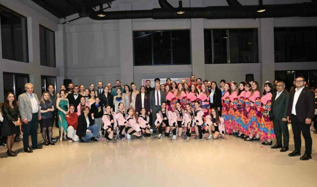 Nilüfer Belediyesi sanat atölyeleri eğitmenleri ve öğrencileri, Dünya Dans Günü’nü