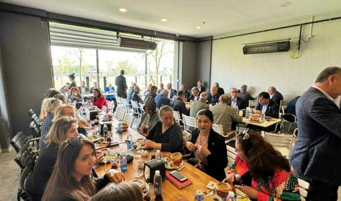 AK Parti Nilüfer İlçe Başkanı Furkan Alpaslan’ın ev sahipliğinde düzenlenen