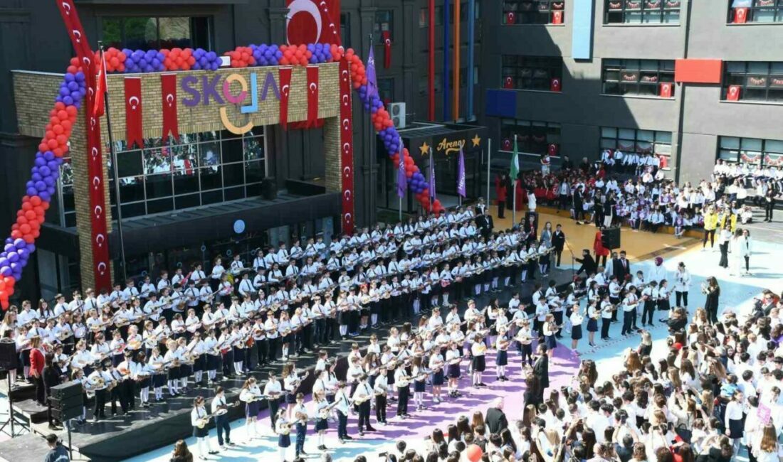 Öğrenciler 23 Nisan’ı coşkuyla kutladı 23 Nisan Ulusal Egemenlik ve Çocuk Bayramını kortej yürüyüşünün ardından