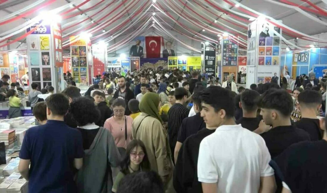 Öğrenciler o fuara akın etti Kestel Belediyesi tarafından düzenlenen 15. Kitap Günleri Fuarı adeta öğrenci