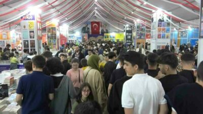 Kestel Belediyesi tarafından düzenlenen 15. Kitap Günleri Fuarı adeta öğrenci