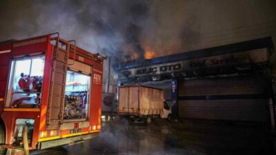 Bursa’nın Nilüfer ilçesinde oto tamir ve yedek parça dükkanında çıkan