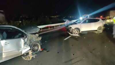Gebze-Orhangazi-İzmir Otoyolu Orhangazi yakınlarında 4 aracın karıştığı trafik kazasında 1