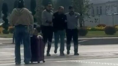 Bursa Şehirlerarası Otobüs Terminali’nde bir yolcunun valizinden silah çıktı. Yaşanan
