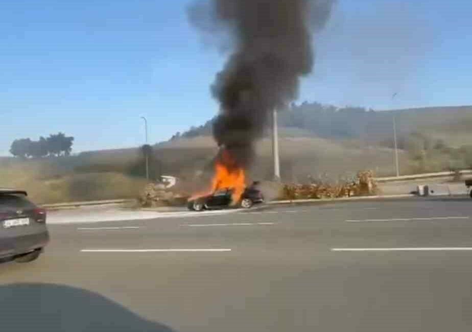 Bursa Otobanı kuzey gişelerinde bir otomobil alev alev yandı. Yangın,