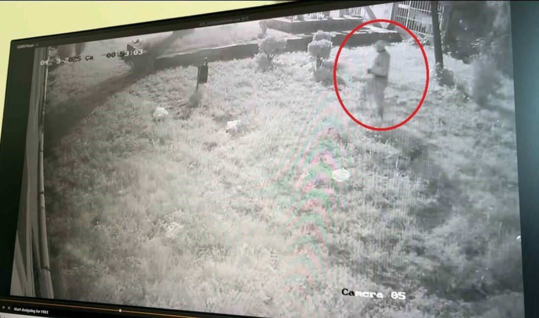 (Özel) Gece ev soyan sakar hırsız, olay yerinde telefonunu düşürdü Bursa’nın Yıldırım ilçesinde gece saatlerinde eve giren hırsız, evden 50