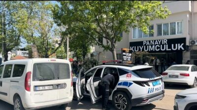 Bursa’da selam verip elinde silahla içeri giren soyguncuyu bozguna uğratan