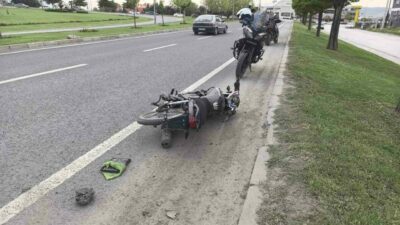 Bursa’nın İnegöl ilçesinde polisten kaçarken kaza yapan ehliyetsiz motosiklet sürücüsü