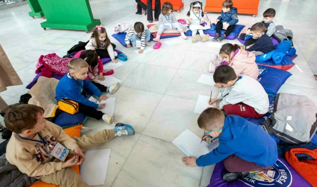 ‘Resimlerden Resim Beğen Sergisi’ne miniklerden ziyaret Bursa Büyükşehir Belediyesi tarafından Eczacı Sinem Us’un birçok değerli Türk