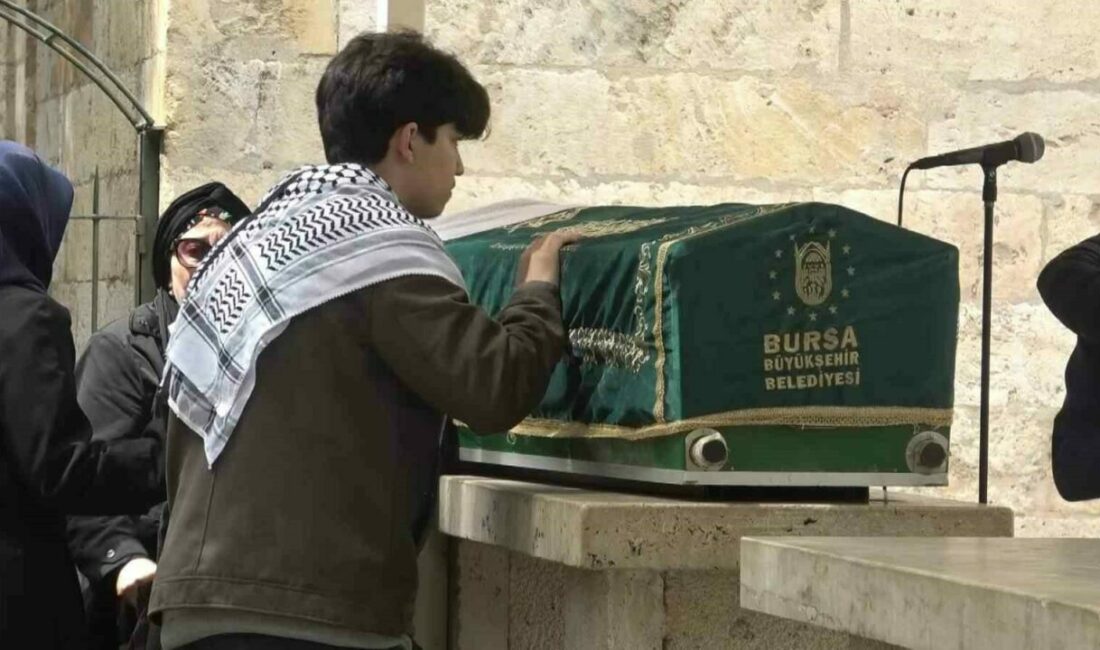 Sedefkâr Karazeybek son yolculuğuna uğurlandı Türkiye’nin yetiştirdiği ünlü sedefkârlardan, Kültür ve Turizm Bakanlığı sanatçısı Zafer