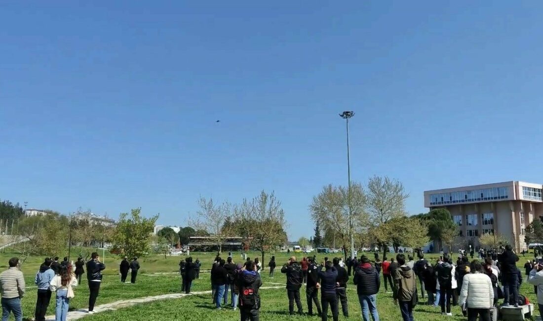 SOLOTÜRK’ün provaları bile nefesleri kesti Bursa Uludağ Üniversitesi’nin (BUÜ) kuruluşunun 50. yılını çerçevesinde 11 Nisan’da