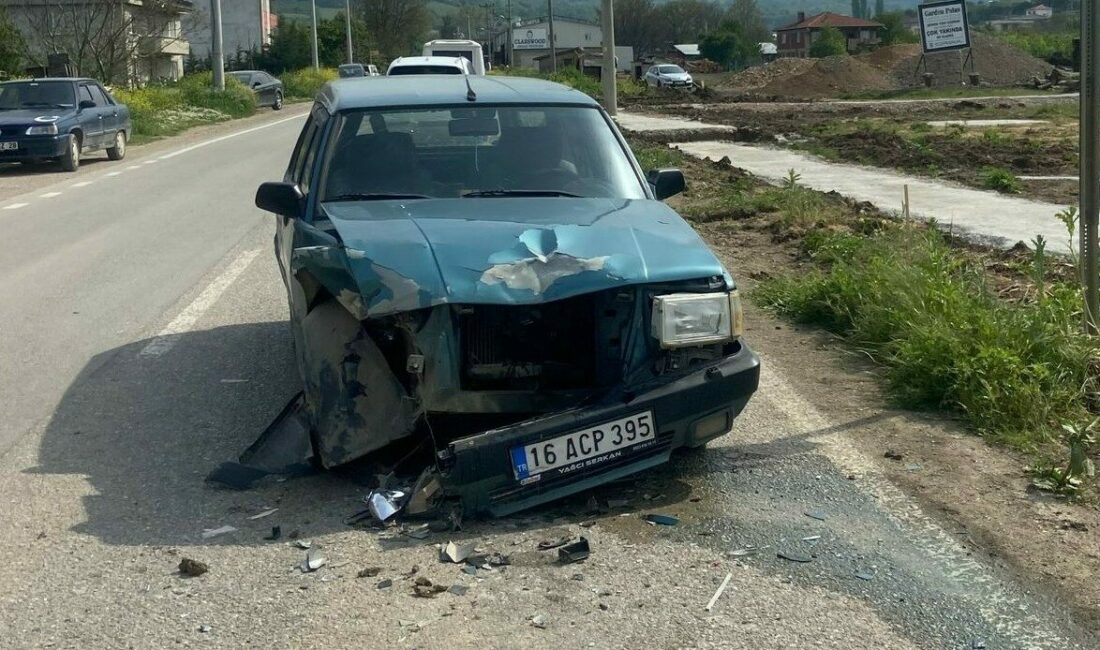 Traktör ile otomobil çarpıştı: 1’i çocuk 3 yaralı Bursa’nın İnegöl ilçesinde otomobil ile traktör çarpıştı. Yaşanan kazada 1’i