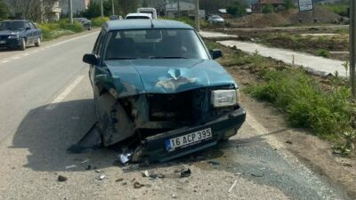 Bursa’nın İnegöl ilçesinde otomobil ile traktör çarpıştı. Yaşanan kazada 1’i