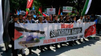 Bursa Uludağ Üniversitesi öğrencileri, dünya kamuoyunun dikkatini Gazze’de yaşanan insanlık