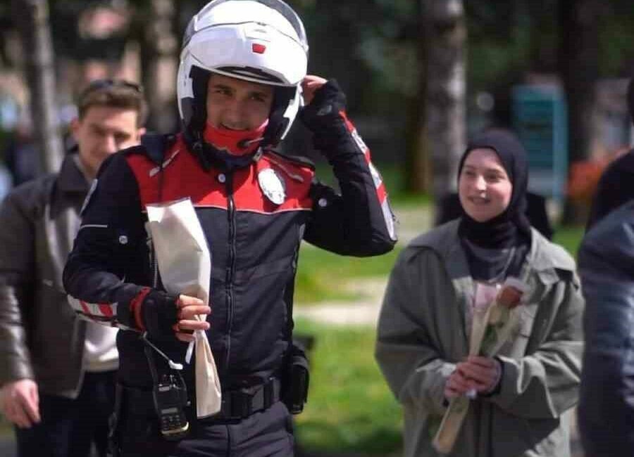 Üniversite kampüsünde polis ekiplerine kavgalı sürpriz Bursa’nın İnegöl ilçesinde Uludağ Üniversitesi İşletme Fakültesi öğrencileri, kavga ihbarı