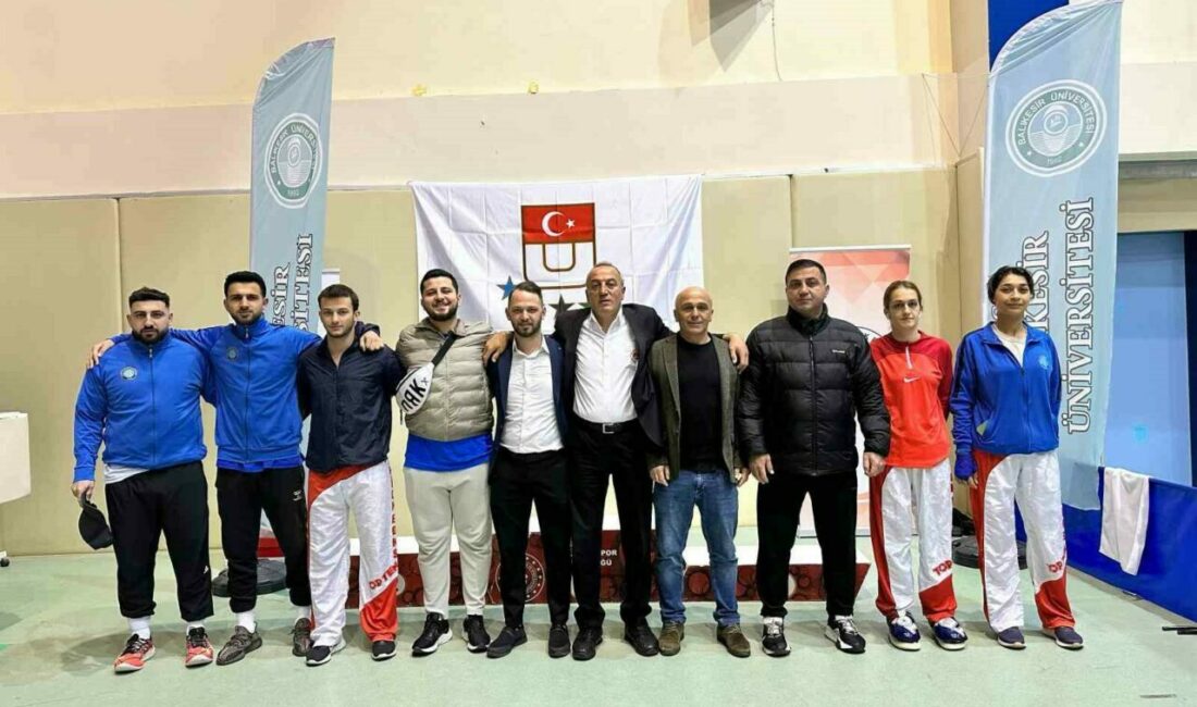 Üniversitelerde eğitim gören sporcuların katıldığı Türkiye Üniversitelerarası Kick Boks Şampiyonası’nda