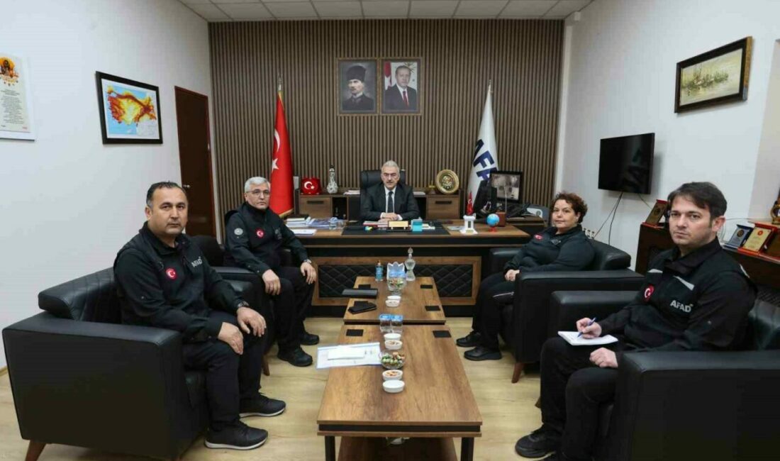 Vali Ayyıldız’dan AFAD’a ziyaret Bursa Valisi Erol Ayyıldız, AFAD Eğitim Merkezi’ne giderek yürütülen eğitim