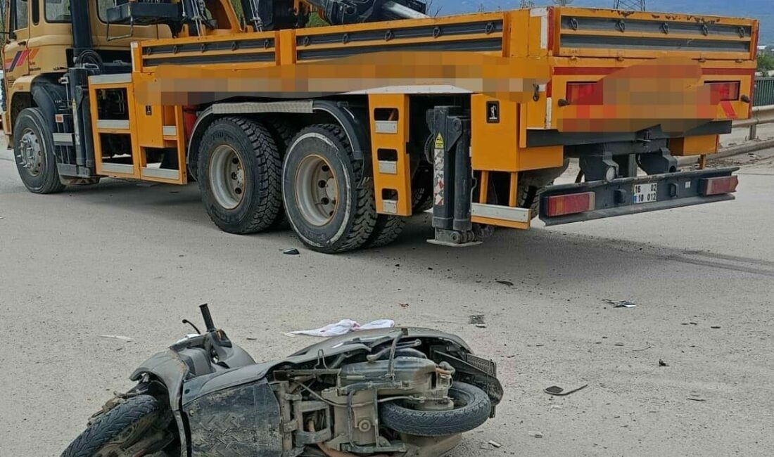 Vinç ile çarpışan motosiklet sürücüsü yaralandı Bursa’nın İnegöl ilçesinde meydana gelen kazada vinç ile çarpışan motosikletin