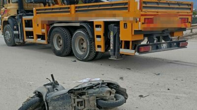 Bursa’nın İnegöl ilçesinde meydana gelen kazada vinç ile çarpışan motosikletin