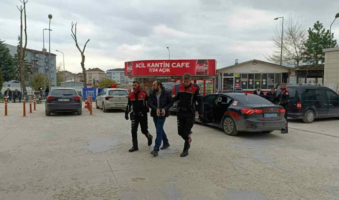 Yabancı uyruklu dolandırıcı kovalamaca sonucu yakalandı Bursa’da hakkında dolandırıcılık suçlarından yakalama kararı olan yabancı uyruklu şahıs,